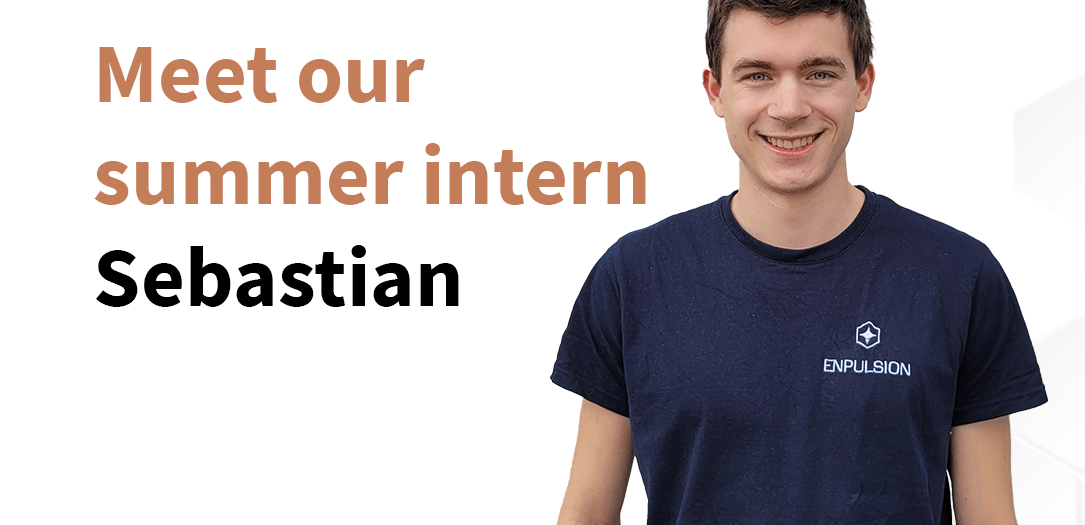 A photo of a person smiling. The person has short brown hair, blue eyes and is wearing a dark-blue shirt with a white embroidery that says ENPULSION. Left of the person a text reads "Meet our summer intern Sebastian".